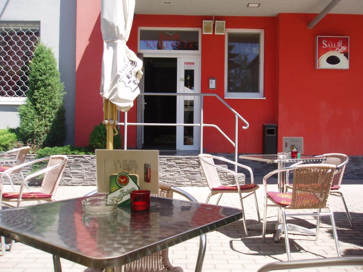 Bed and Breakfast Salur Nové Zámky Exterior foto